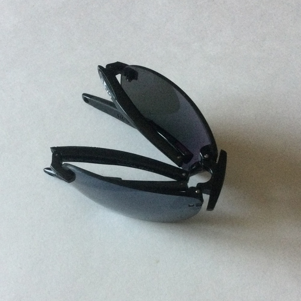 REVO DESCEND FOLD BLACK FOLDING SUNGLASSES NWOT